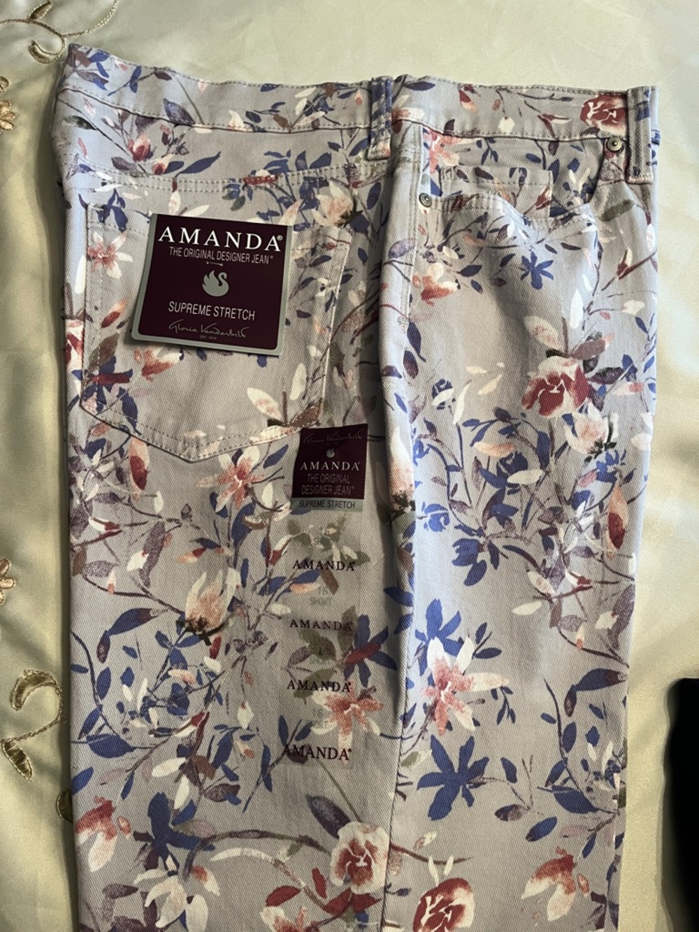 Gloria, Vanderbilt Amanda Floral Supreme Stretch Jeans in Light Lavender